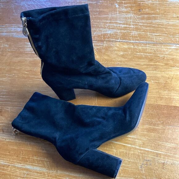 Guess black suede back gold zipper booties size 9.5 - Picture 1 of 9